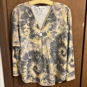 Ariella Gray and White Knit Top